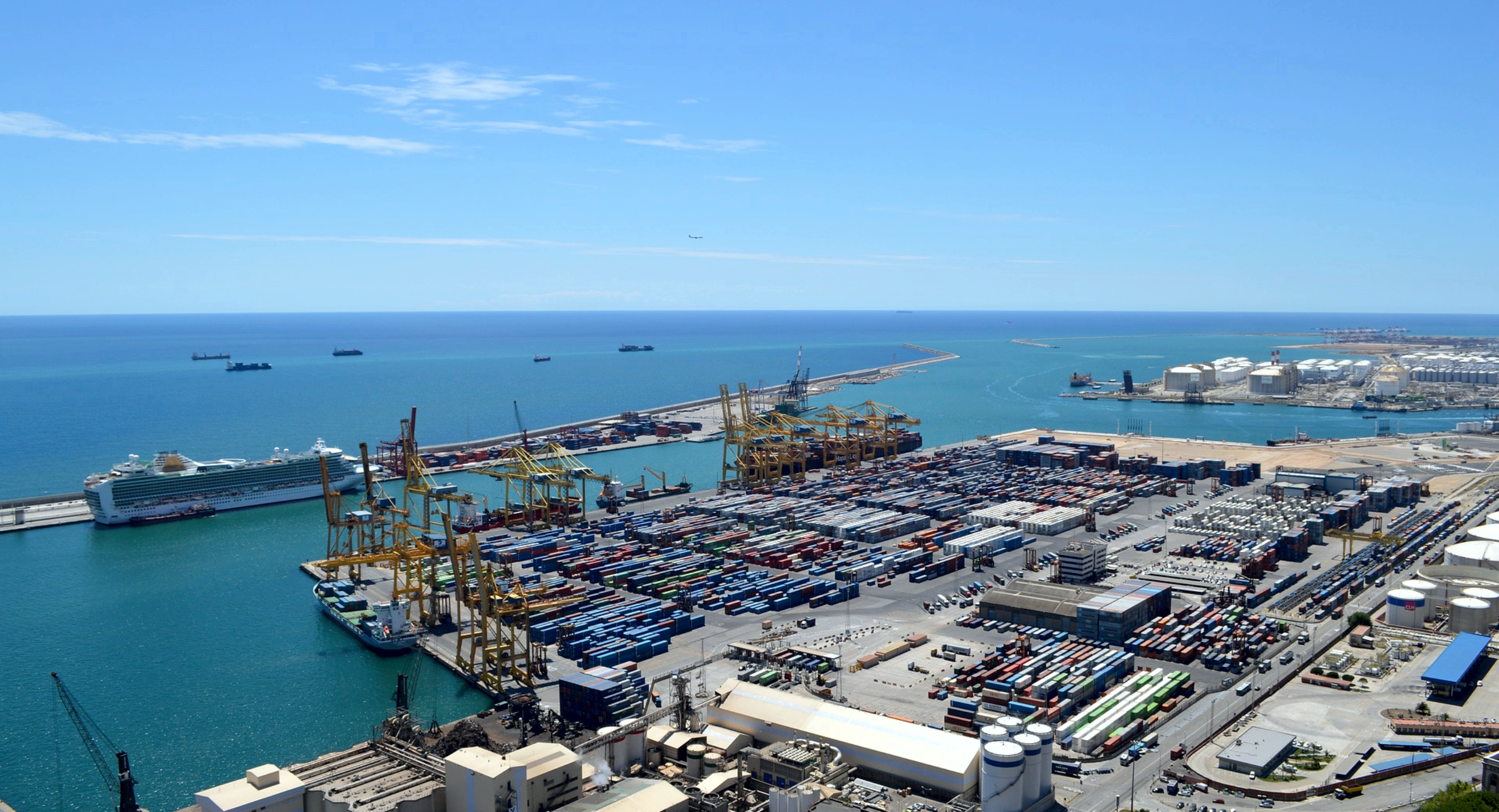 Container port with heavy-duty pavement for logistics operations
